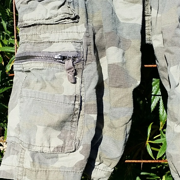 IRON CO. CARGO SHORTS - Picture 2 of 4